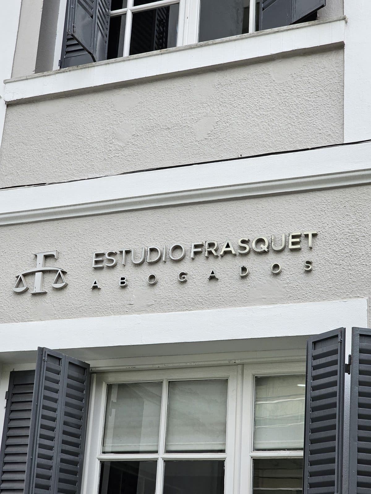 Fachada del Estudio Frasquet en Quilmes